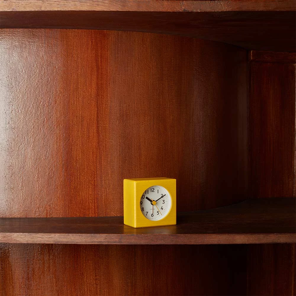 Petit Réveil Carré - Jaune 2 Petit Réveil Carré - Jaune – Image 2