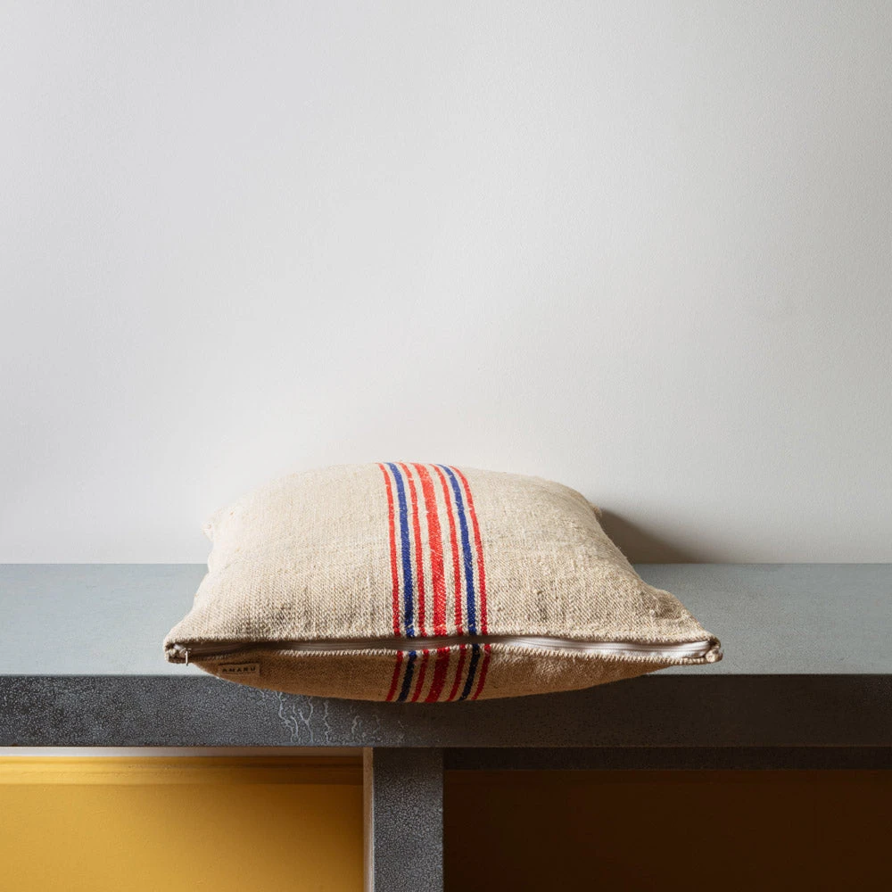 Coussin En Lin Ancien - Rayures Rouge Et Bleu 2 Coussin En Lin Ancien - Rayures Rouge Et Bleu – Image 2