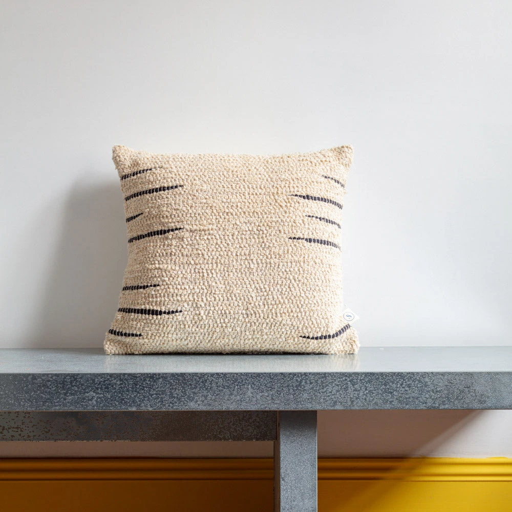 Coussin Lamego - Sable & Noir 3 Coussin Lamego - Sable & Noir – Image 3