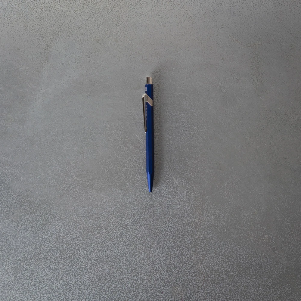 Stylo Bille 849 COLORMAT-X - Bleu - Caran D'Ache 4 Stylo Bille 849 COLORMAT-X - Bleu - Caran D'Ache – Image 4