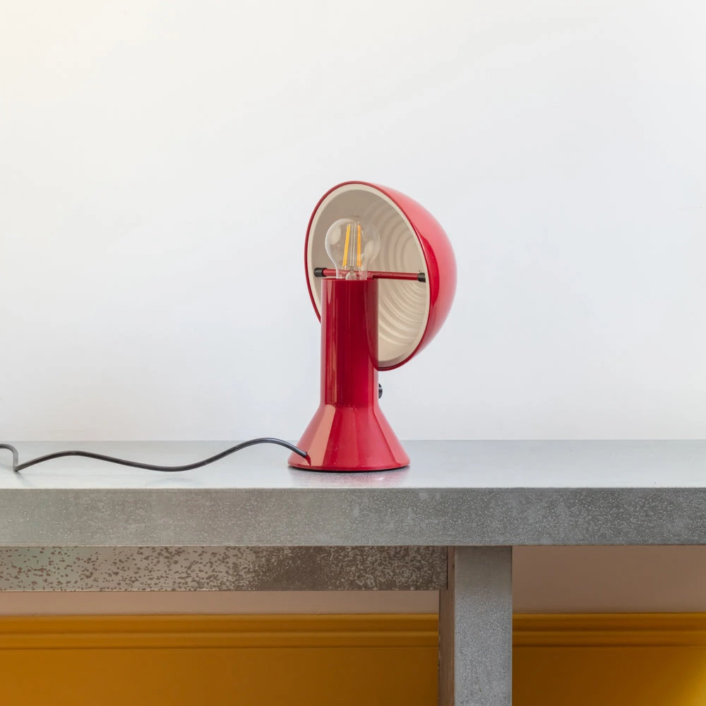 Lampe De Table Elmetto - Rouge 2 Lampe De Table Elmetto - Rouge – Image 2