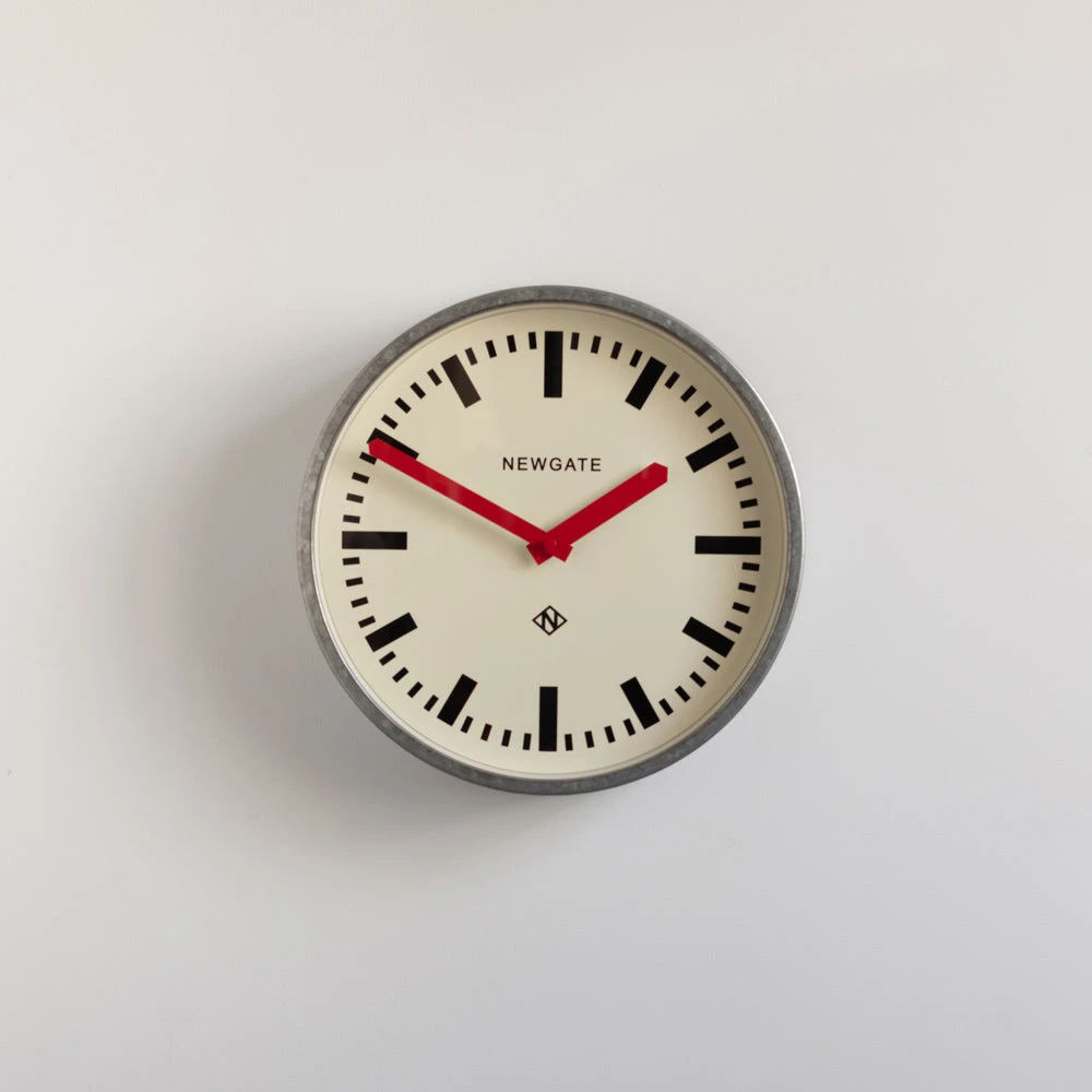 Horloge Murale Galvanisée The Luggage - Aiguilles Rouges 1 Horloge Murale Galvanisée The Luggage - Aiguilles Rouges