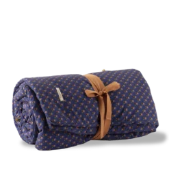 Caramel - Édredon Bout De Lit - Navy 8 Caramel - Édredon Bout De Lit - Navy -Décoration D'intérieur PACKSHOT CARAMEL 24072023 MERCI0805