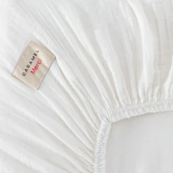 Caramel X Merci - Drap-housse En Gaze De Coton - Blanc De Meudon 7 Caramel X Merci - Drap-housse En Gaze De Coton - Blanc De Meudon -Décoration D'intérieur PACKSHOT CARAMEL 24072023 MERCI0873