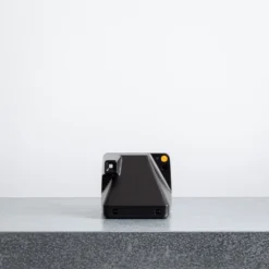 Appareil Photo Polaroid Now - Noir & Blanc -Décoration D'intérieur PACKSHOT MERCI STUDIO111 210320230155