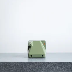 Appareil Photo Retro Polaroid Now + - Vert -Décoration D'intérieur PACKSHOT MERCI STUDIO111 210320230198