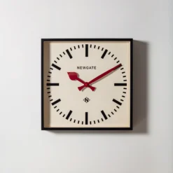 Horloge Murale Carrée Number 5 - Aiguilles Rouge