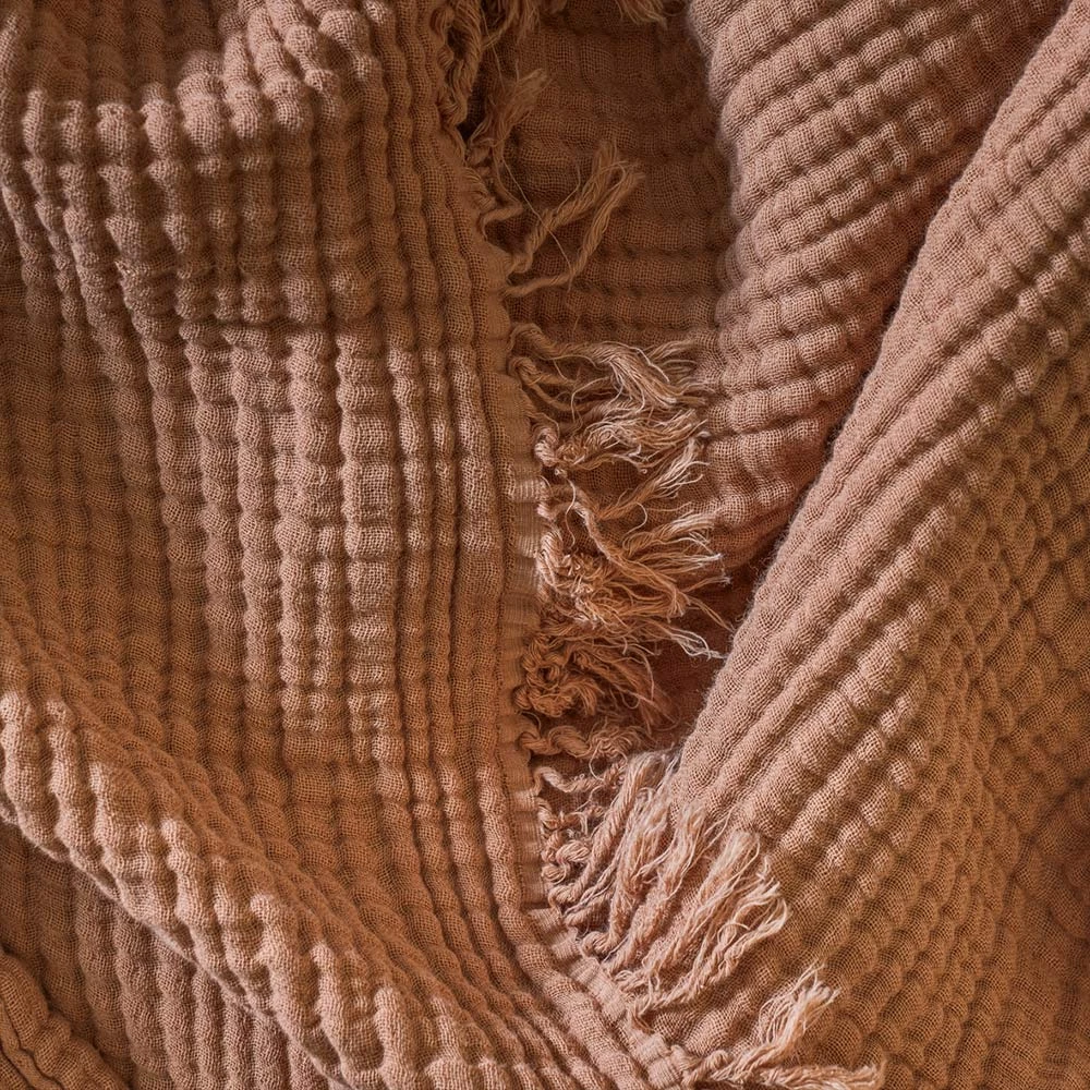 Plaid En Gaze De Coton - Brun Haussmann 3 Plaid En Gaze De Coton - Brun Haussmann – Image 3