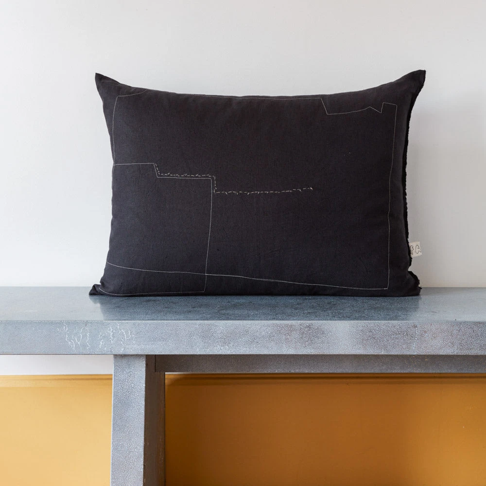 Coussin Totum - Noir 2 Coussin Totum - Noir – Image 2