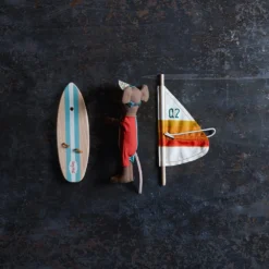 Souris Surfer Grand Frère - Maileg -Décoration D'intérieur souris surfer 1